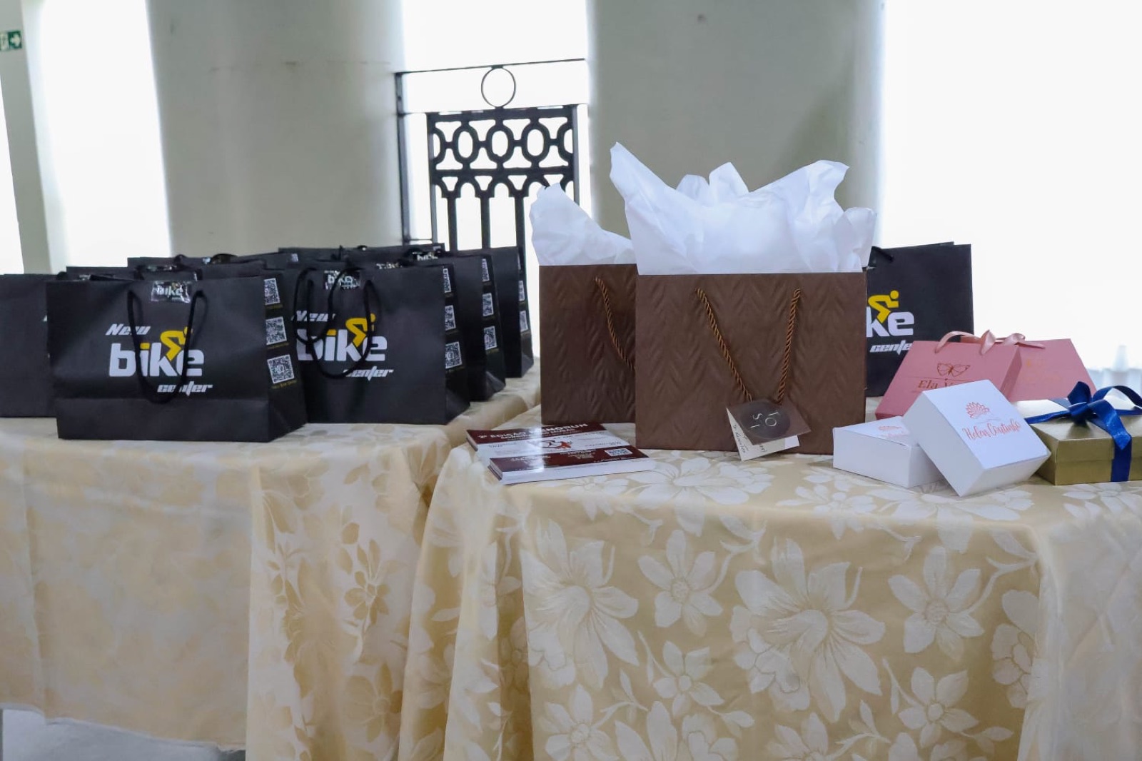 Kits de boas-vindas preparados para os participantes
