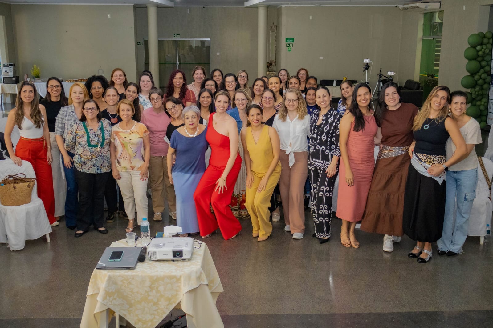 Foto de grupo das participantes de uma edição anterior do Re.conectar